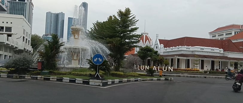 Wisata Alun Alun Kota Pahlawan Surabaya