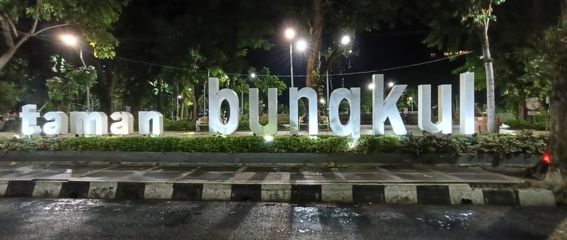 Ikon Wisata Kota Pahlawan Taman Bungkul Surabaya