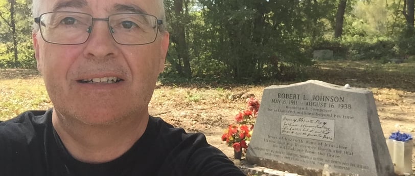 Fergus Nolan at Robert Johnsons grave near Greenwood, Mississippi.