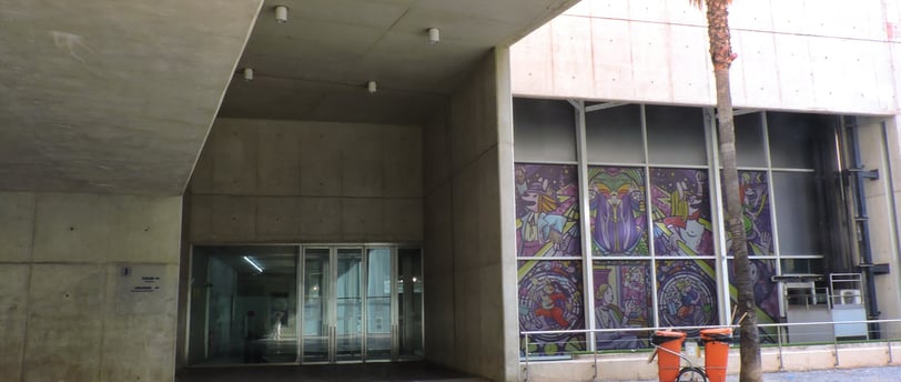 Una entrada al edificio del  MUVIM