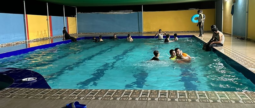 City Farmhouse large swimming pool