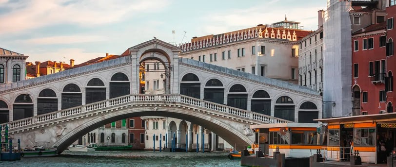 Rialto Bridge, featured on MyTripJunction.com travel blog.