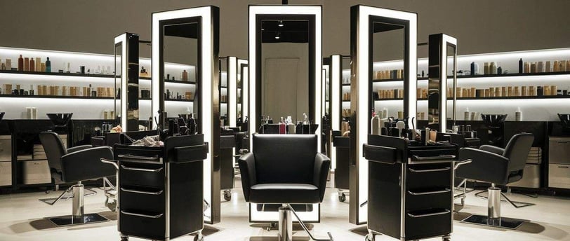 estaciones de peluquería de lujo, sillas ergonómicas, espejos con iluminación LED, mobiliario de peluquería, organizadores de