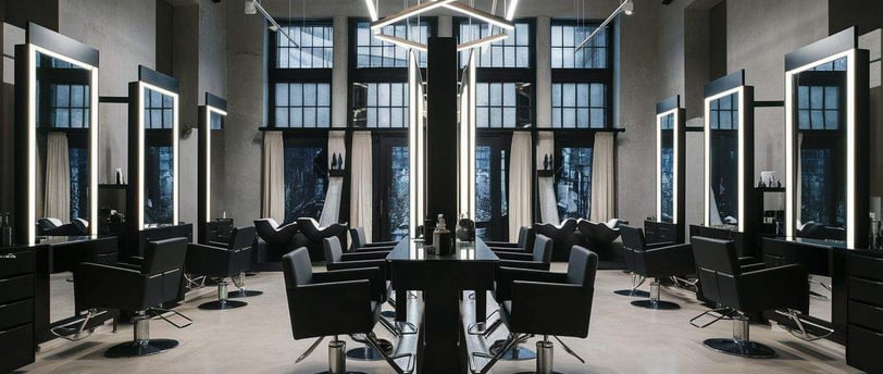 salón de belleza moderno, mobiliario de peluquería de alta gama, estaciones de trabajo ergonómicas, sillas de peluquería, esp