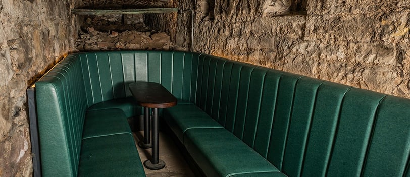 underground close in Edinburgh transformed into a whisky tasting room