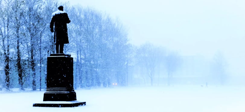 Statue de dos, en Sibérie