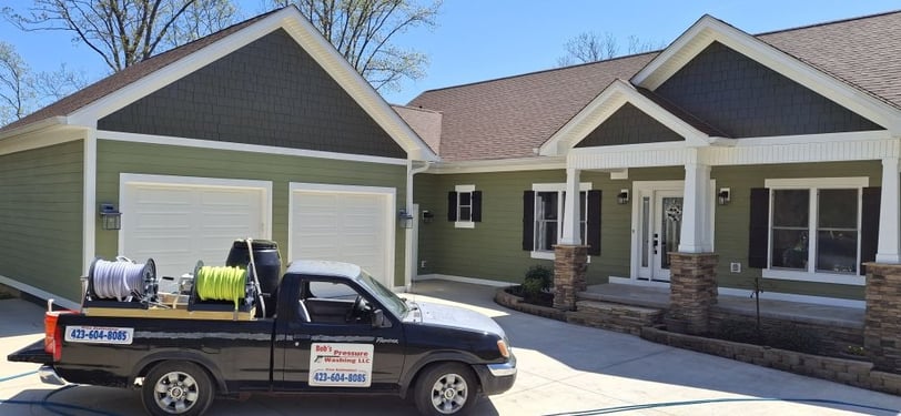 Hardie board housewash in Mooresburg, Tn 37811 ,y Bobs Pressure washing services in Bulls Gap, Tn 37711 1