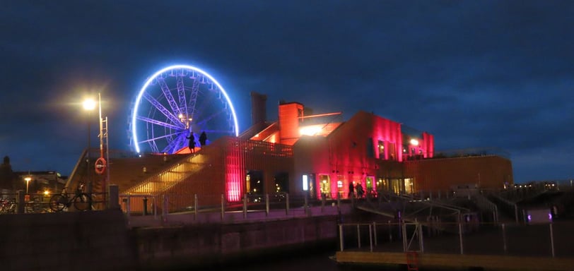 Helsinki Allas Sea Pool und Riesenrad 