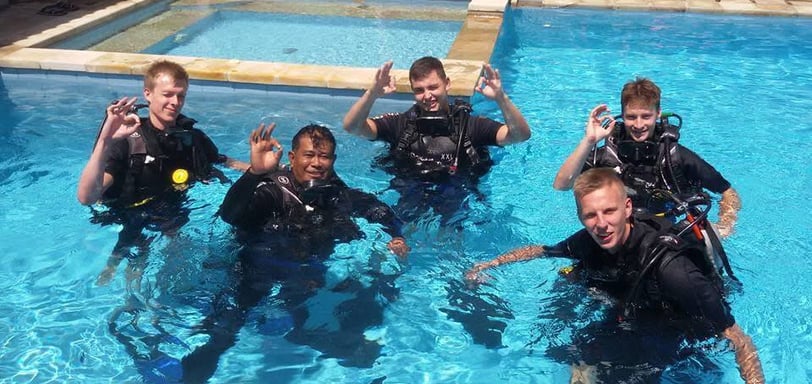 Students practicing diving skills in pool at Lovina Reef with instructor, Sunrise Dive Bali