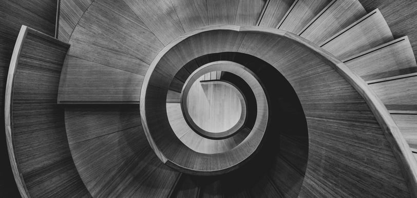Une spirale qui fait tourner en rond dans des schémas répétitifs