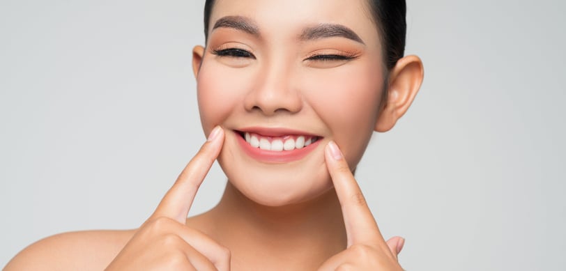 teeth whitening with natural toothpaste