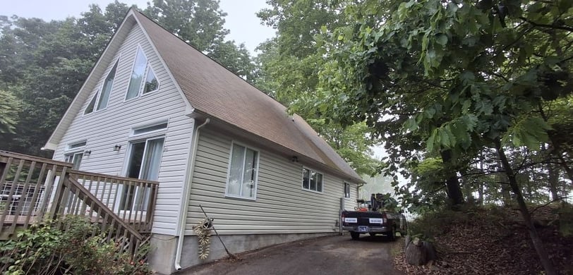 Vinyl and deck wash in Chelaque estates in Mooresburg, Tn 37811 by Bobs Pressure Washing services 31