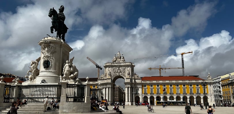 a statue of a man on a horse drawn carriage