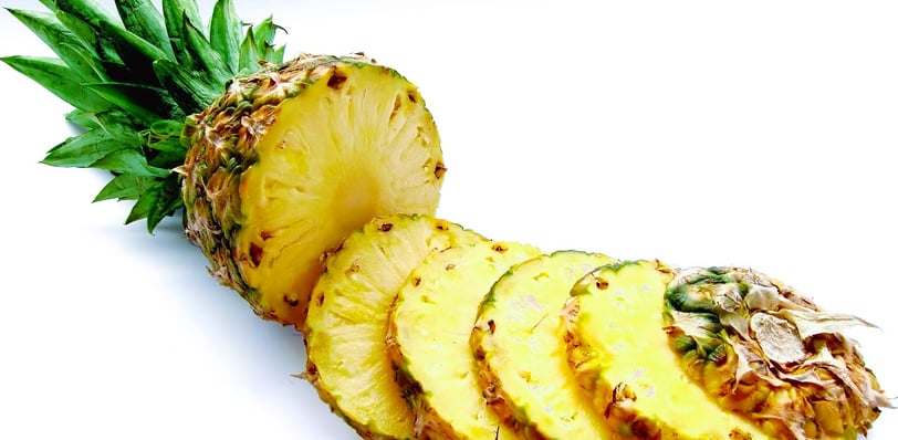 sliced pineapple