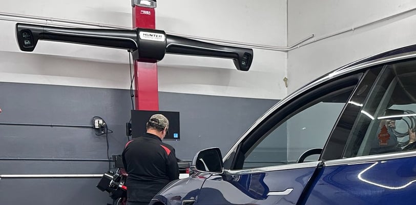 Wheel alignment with Hunter Hawkeye elite alignment machine