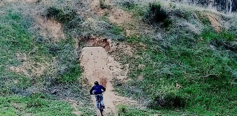 how to hip jump on a mountain bike