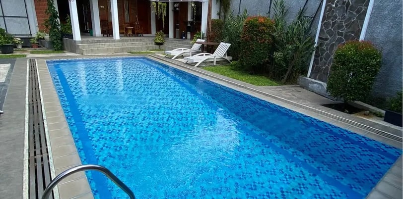 Menyesuaikan Ukuran Kolam Renang dengan Lahan Rumah