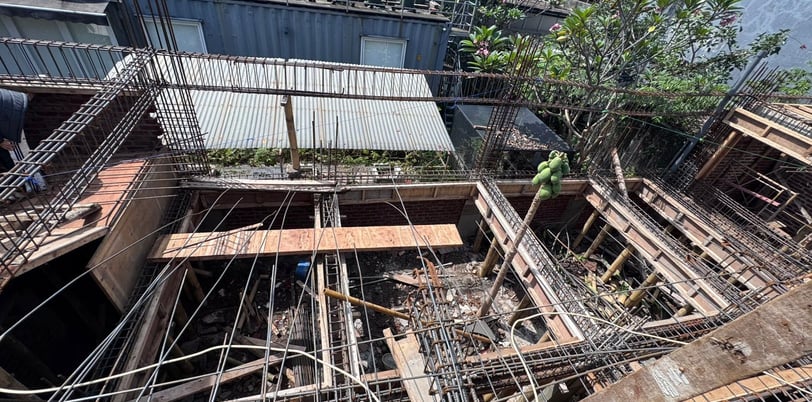 pembautan kolam renang tahap pembesian