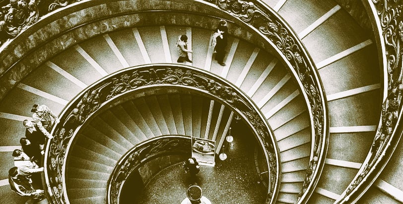 escalier en spirale très vaste comme une coquille d'escargot vue de dessus, photographie, spirale de la gestalt