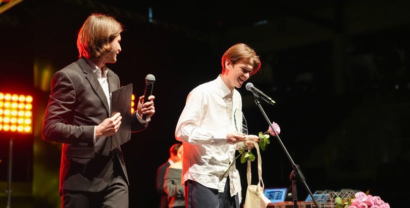 zaza atsiima apdovanojima