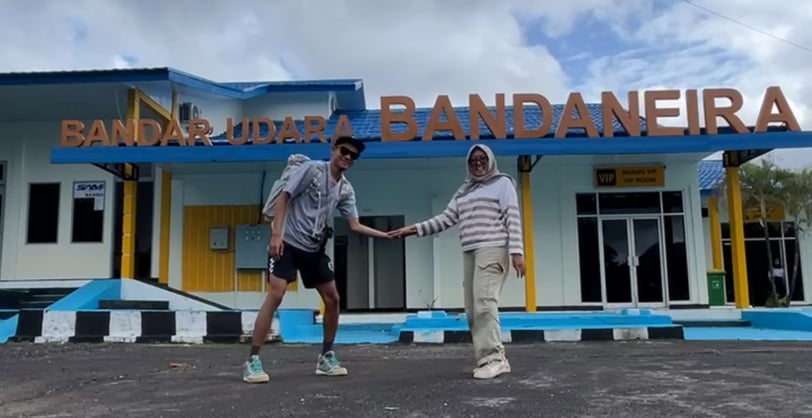 bandara banda neira