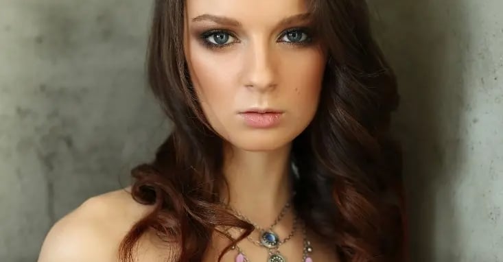 Elegant woman with sea stone necklace.