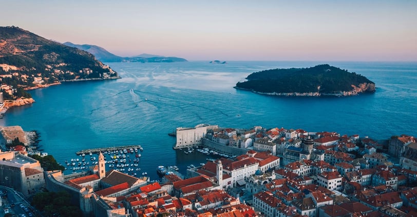 Dubrovnik i otok Lokrum u Hrvatskoj.