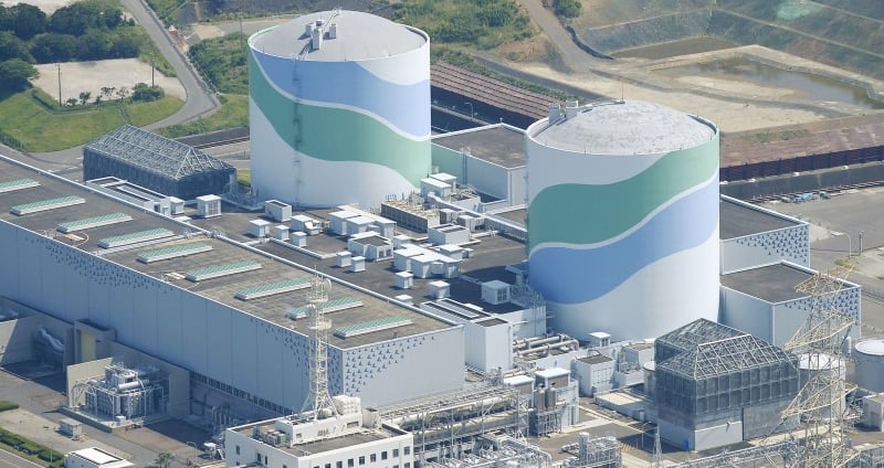 Japan's Economic Outlook in Flux: Factory Output Declines Amid Strong Retail Sales and Rate Hike Exp