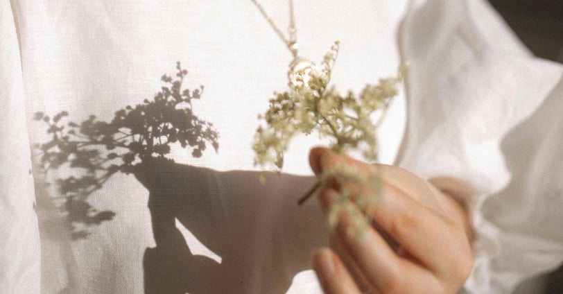 femme hypersensible fleur lumière