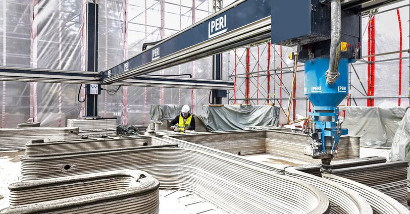 Impresora 3D construyendo una vivienda con tecnología avanzada y materiales .