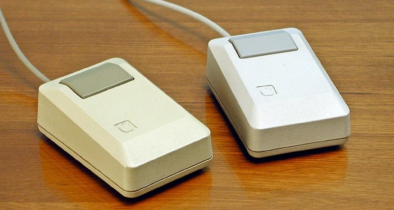 Mouse de plástico do Macintosh, evolução do mouse de madeira