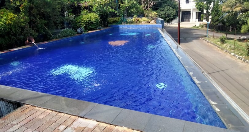 Kolam renang di perumahan yang dibuat oleh dayanapool