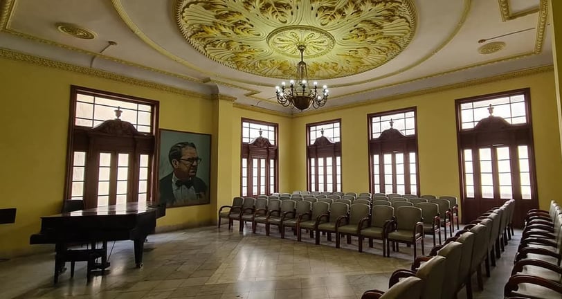 a room with a piano and chairs and a piano, teatro lirico nacional de Cuba