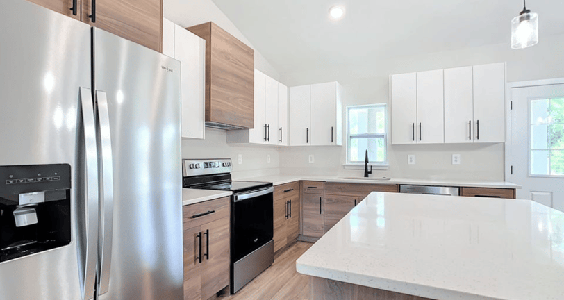 Modern kitchen remodeling in Kissimmee, FL with quartz countertops, shaker cabinets, and LED lightin