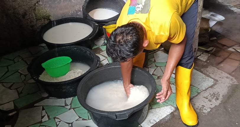 Pembuat intip semarang