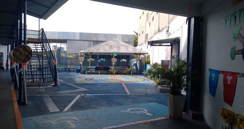 pátio do centro educacional florescer