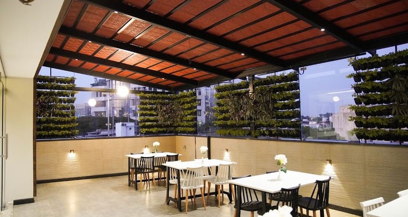 Restaurant and dining hall.