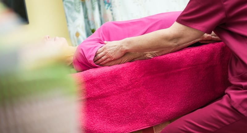 Maga li Strassel gérontopratienne en soins seniors a Boulogne-sur-Me