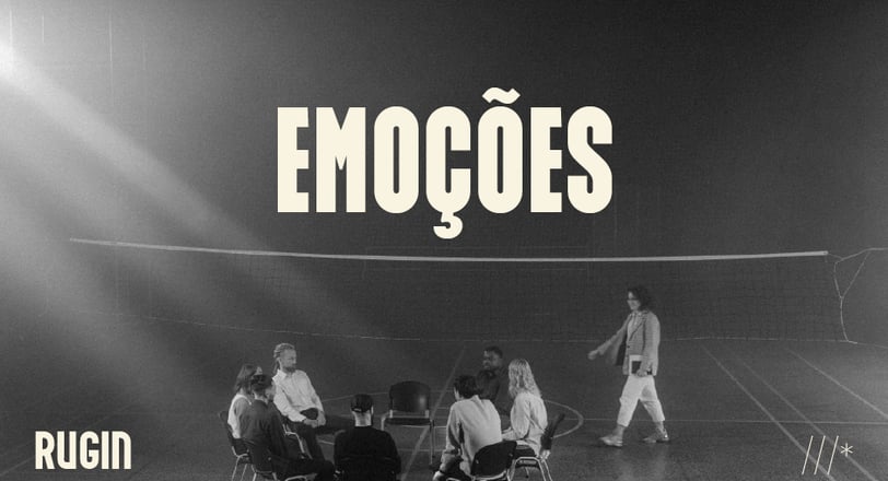 banner rugin "emoções". grupo reunido em quadra esportiva sentados em cadeiras.