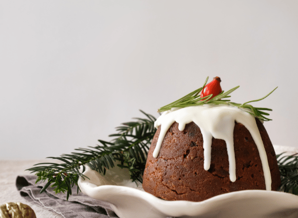 pudding with Creem and some leafs on the table