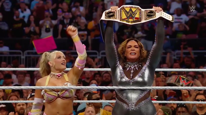 nia jax e tiffany stratton