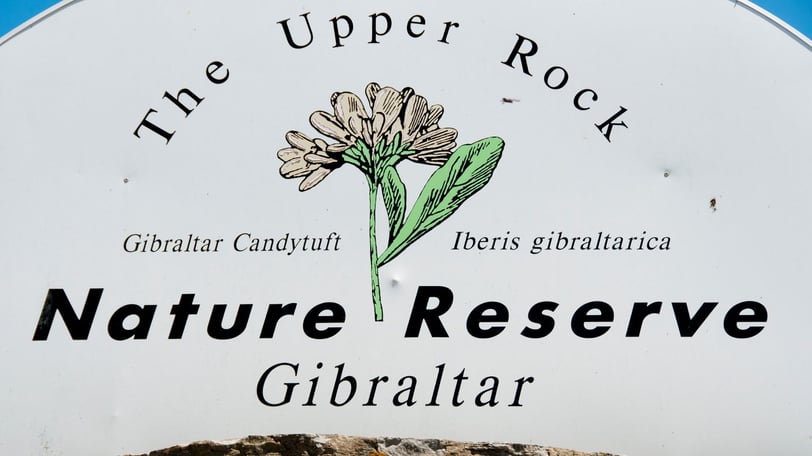 foto da placa da reserva natural de Gibraltar