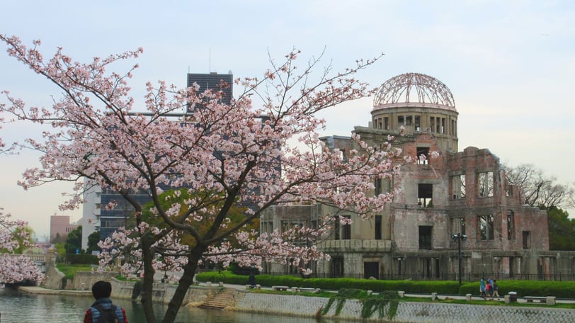 Foto de memorial da paz em Hiroshima, Japão.