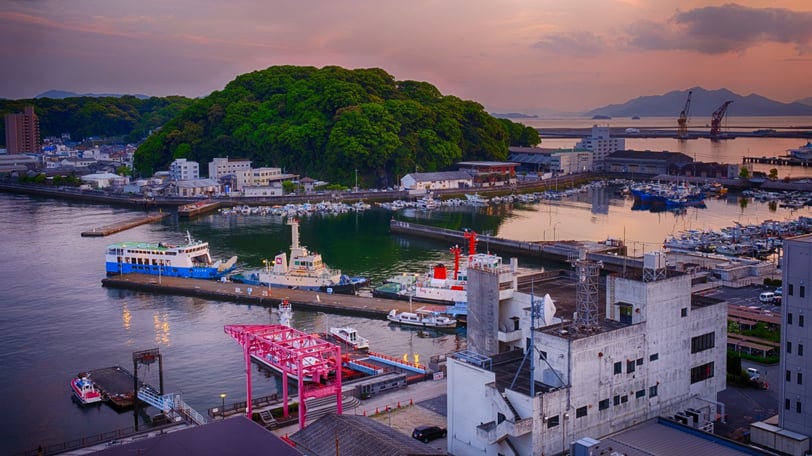 Vista do porto de Ujina, Hiroshima.