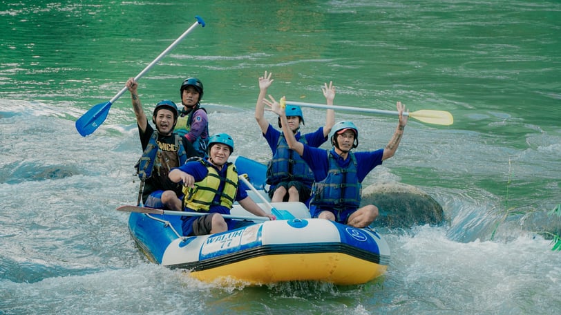 Peserta rafting Sungai Elo menikmati petualangan dengan pemandangan alam Magelang