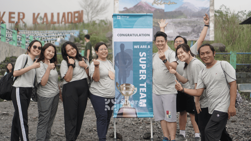 Peserta amazing race jogja menyelesaikan misi di pos terakhir