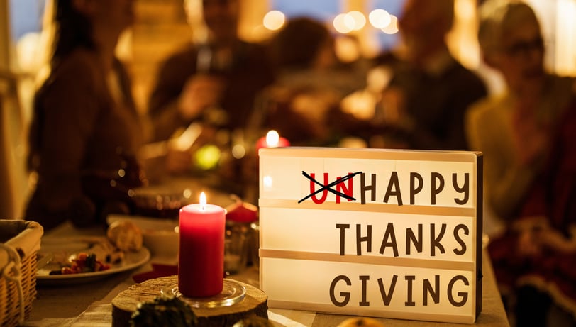 a sign that says happy thanksgiving