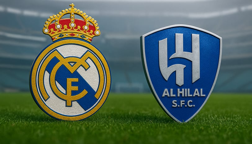 escudos de real madri e al hilal sobre um gramado