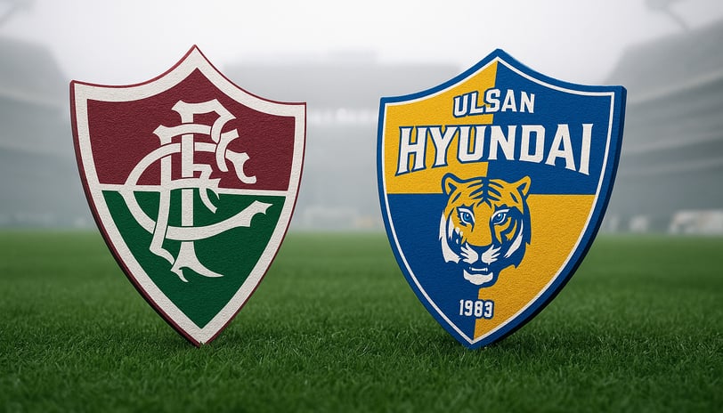 escudos de fluminense e Ulsan sobre gramado