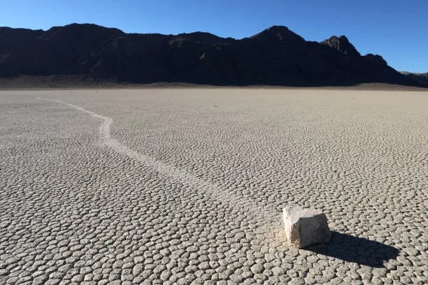 piedras que se mueven solas